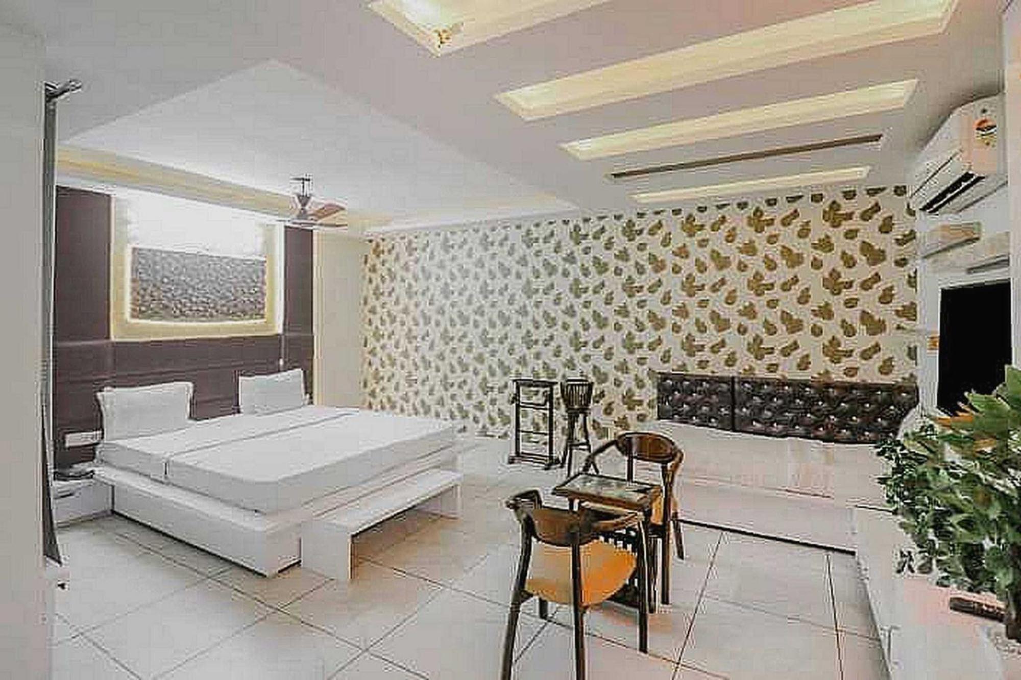 Super Hotel O Vivaan Residency Rohtak Kültér fotó