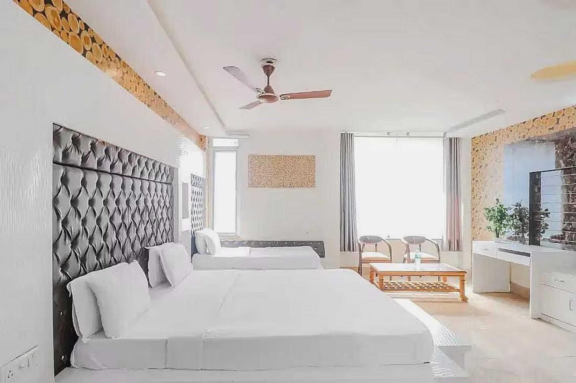 Super Hotel O Vivaan Residency Rohtak Kültér fotó