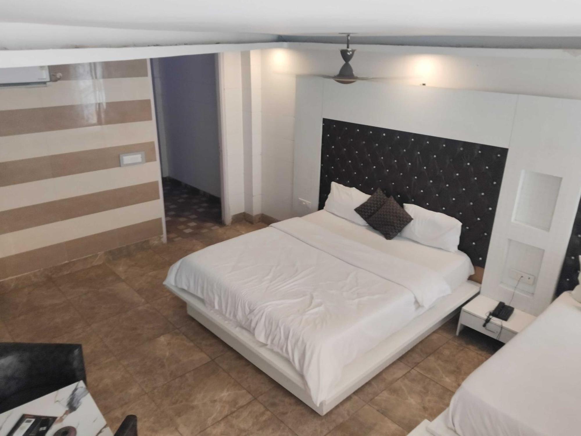 Super Hotel O Vivaan Residency Rohtak Kültér fotó